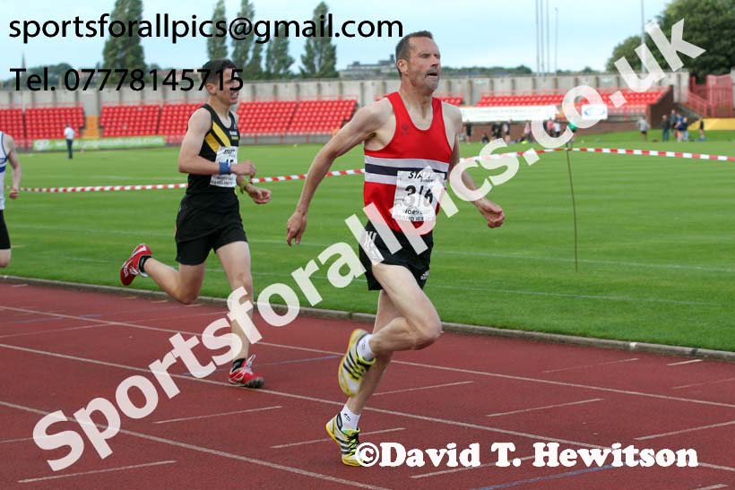 Senior graded 800 metres, 2019 North East Grand Prix, Gateshead Stadium. Photo: David T. Hewitson/Sports for All Pics
